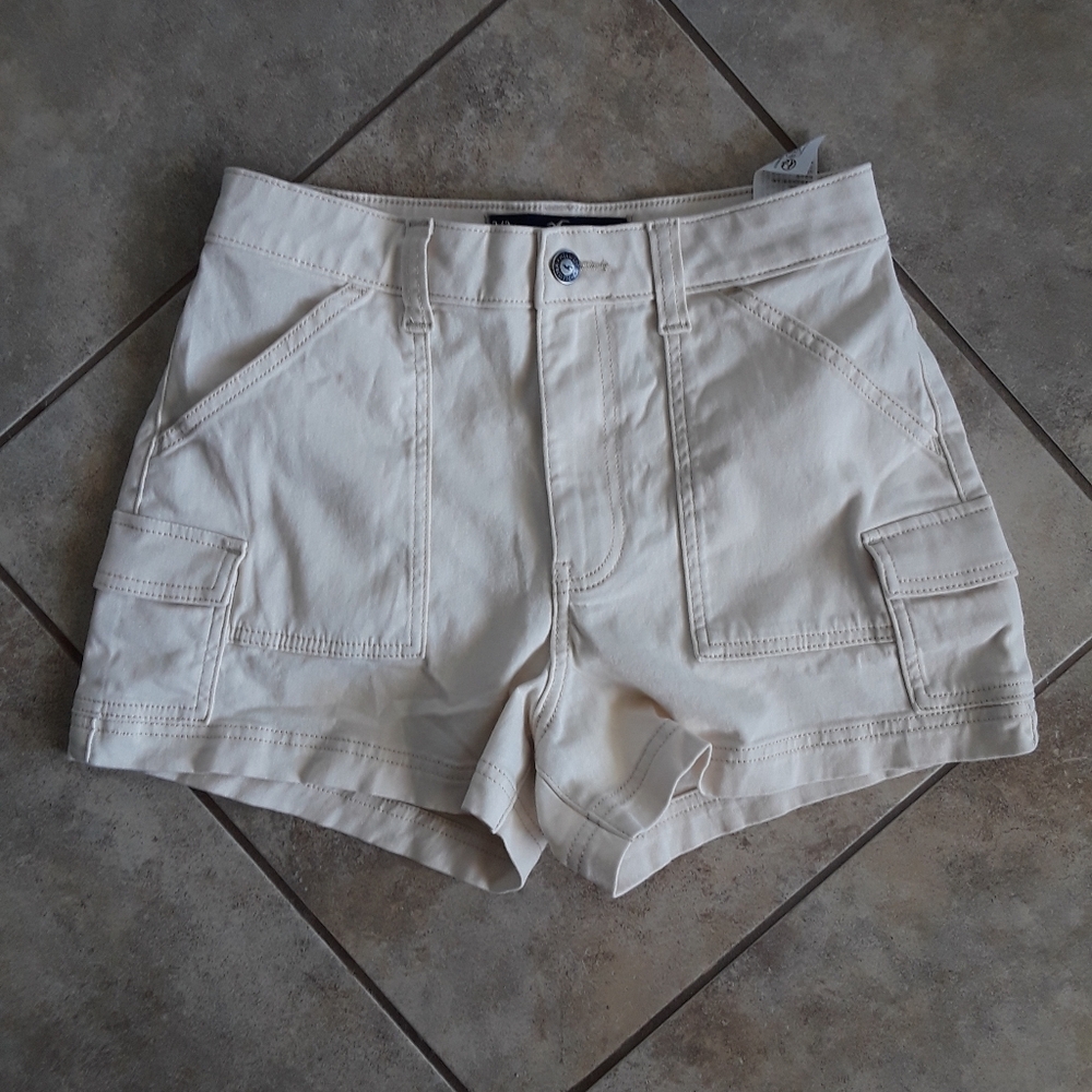 Hollister Cream Cargo Pocket Shorts